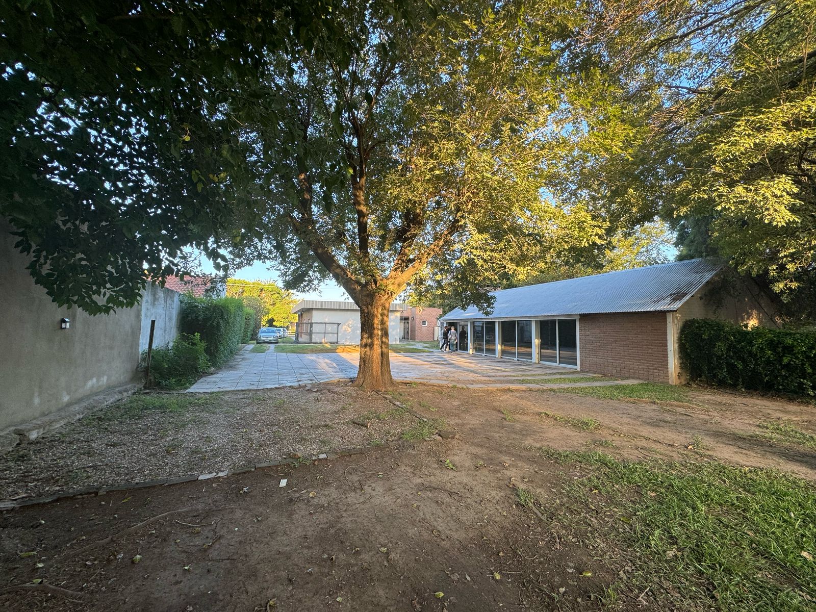 ALQUILER CASA PARA USO COMERCIAL EN CAMINO SAN CARLOS!!