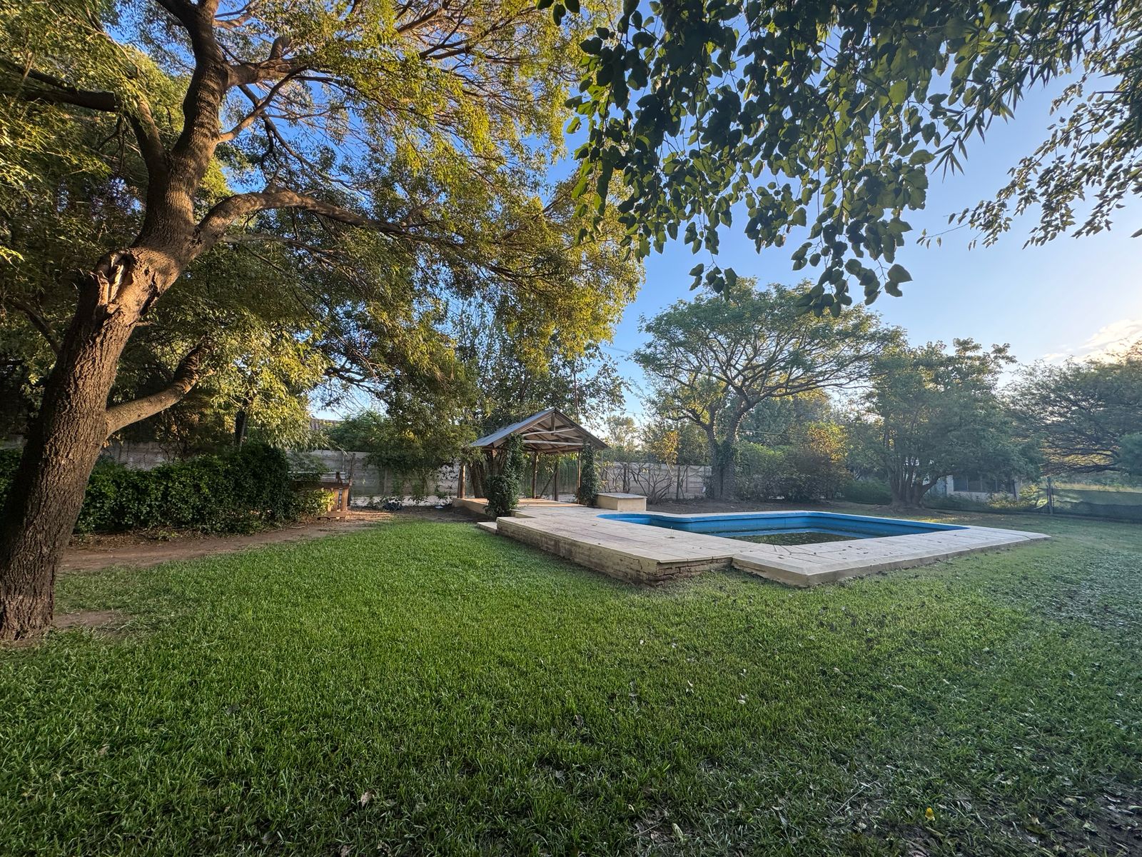 ALQUILER CASA PARA USO COMERCIAL EN CAMINO SAN CARLOS!!