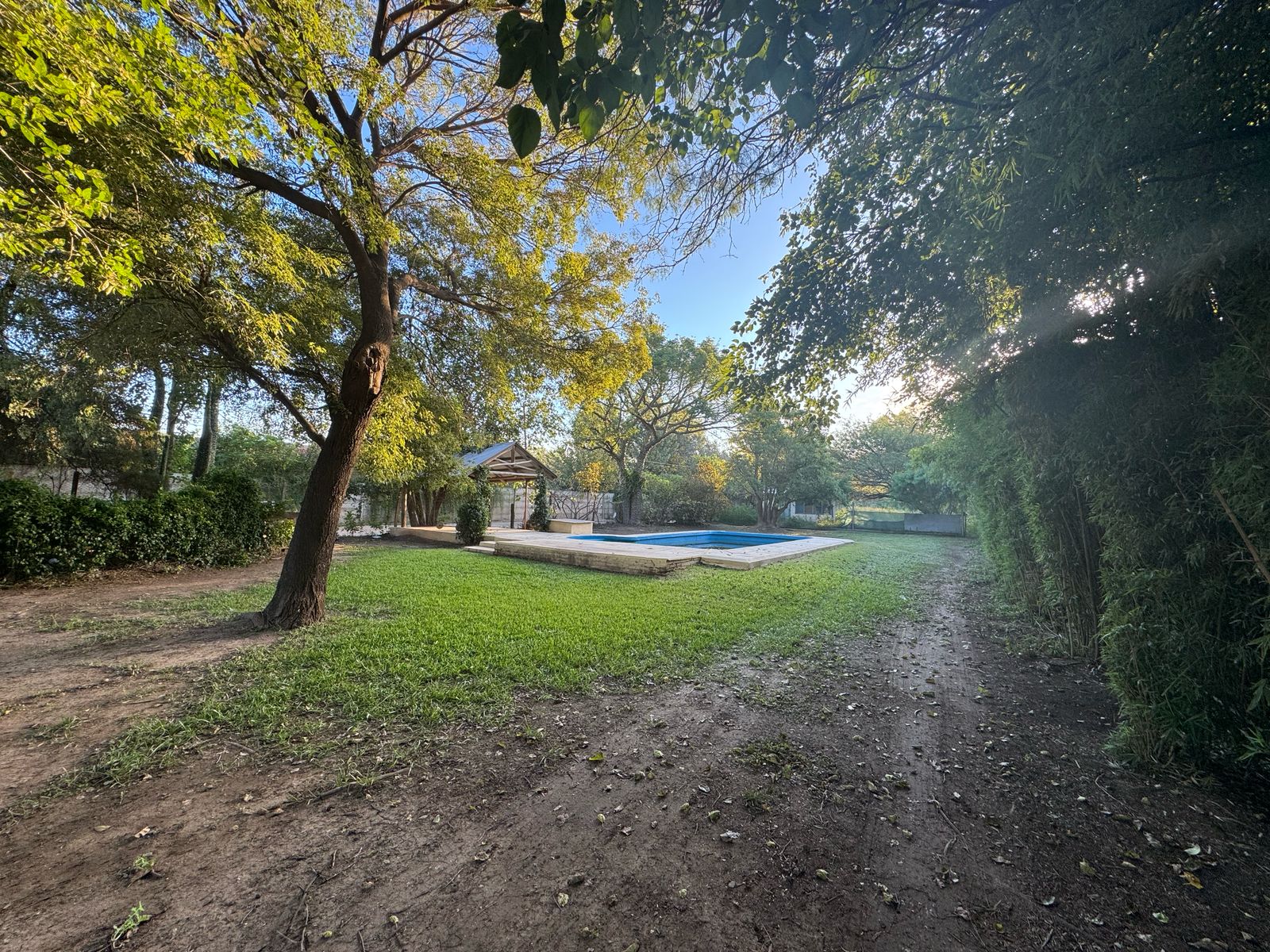 ALQUILER CASA PARA USO COMERCIAL EN CAMINO SAN CARLOS!!