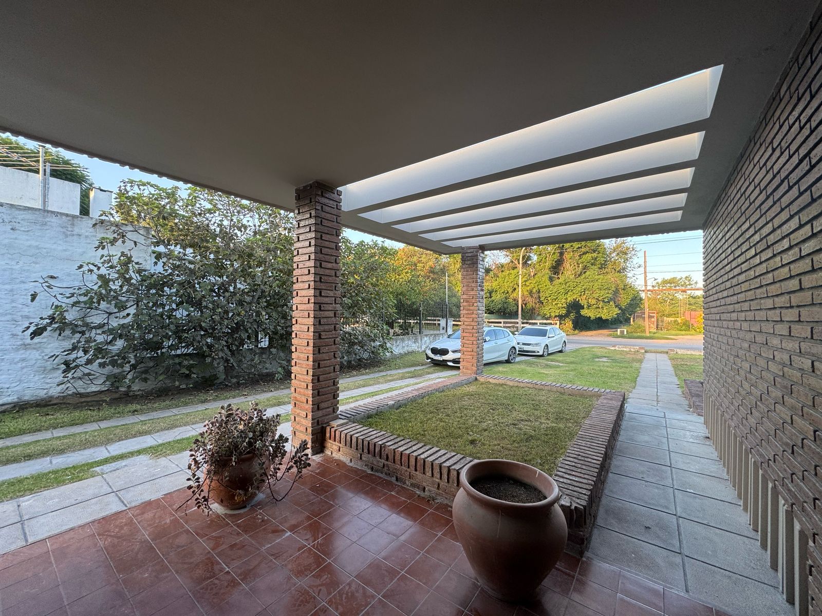 ALQUILER CASA PARA USO COMERCIAL EN CAMINO SAN CARLOS!!