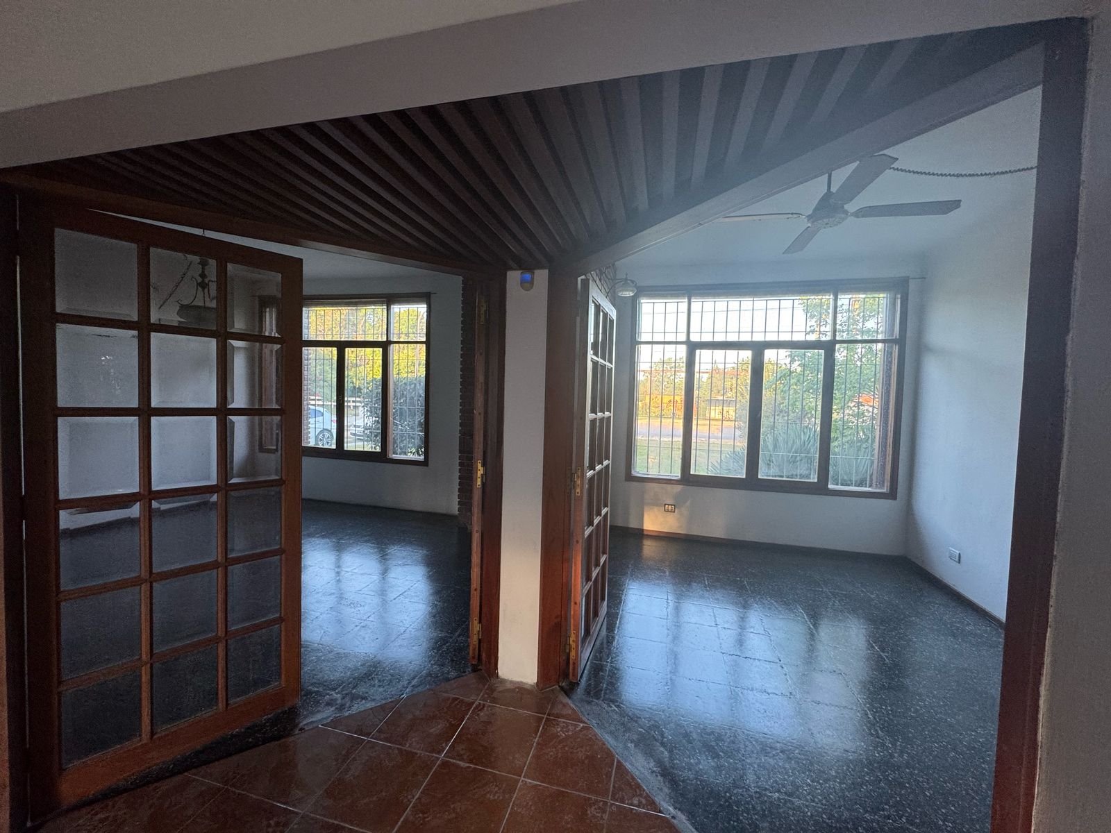 ALQUILER CASA PARA USO COMERCIAL EN CAMINO SAN CARLOS!!
