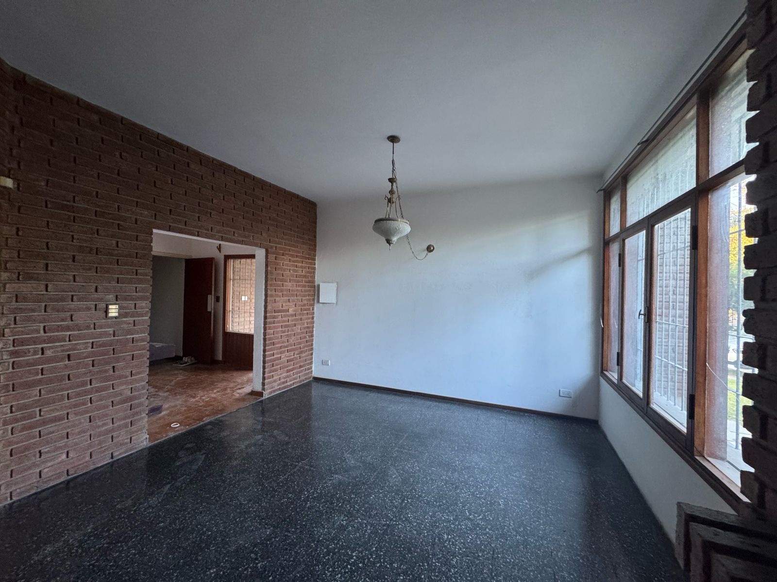 ALQUILER CASA PARA USO COMERCIAL EN CAMINO SAN CARLOS!!