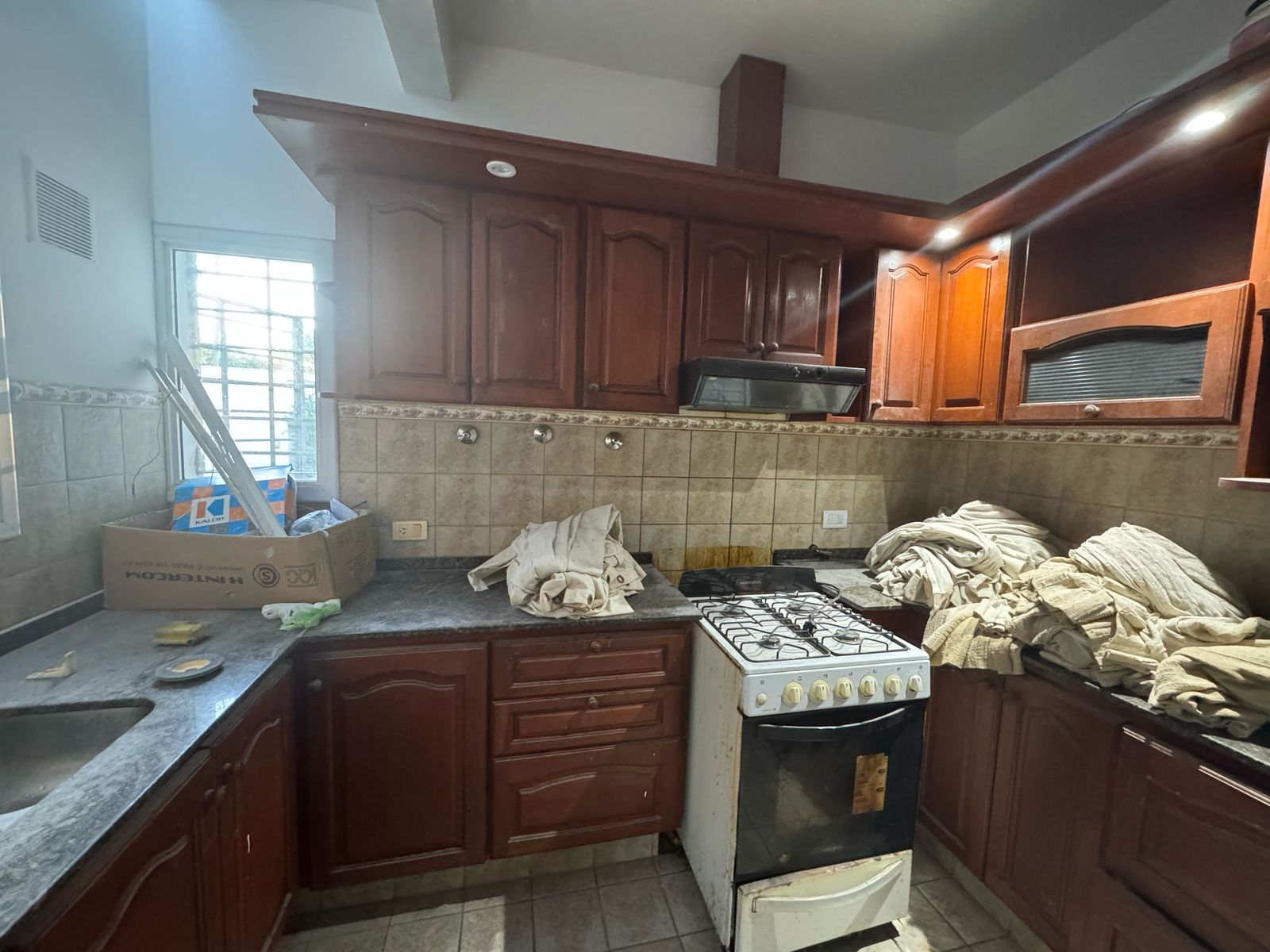 ALQUILER CASA PARA USO COMERCIAL EN CAMINO SAN CARLOS!!