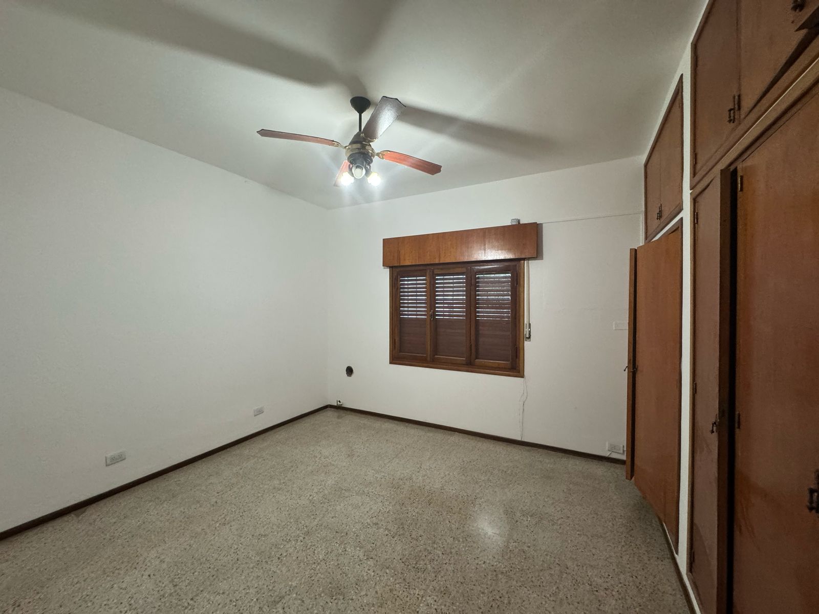 ALQUILER CASA PARA USO COMERCIAL EN CAMINO SAN CARLOS!!