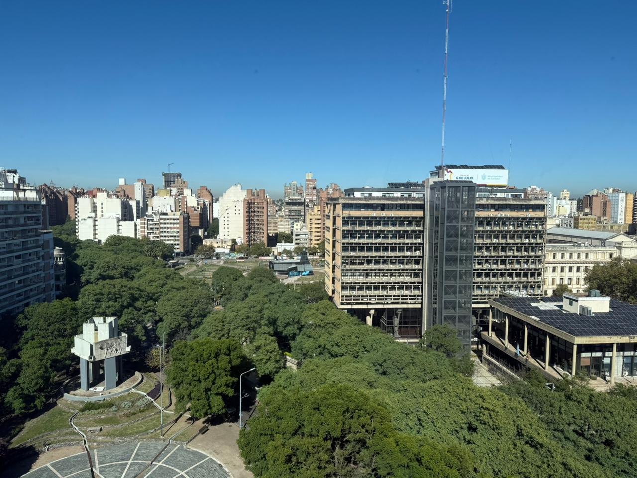 GRAN OFICINA EN EL CENTRO - UBICACION INMEJORABLE
