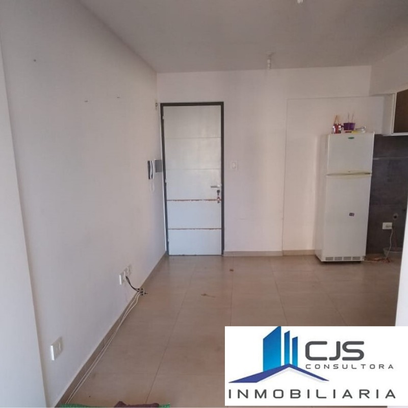 DEPTO EXTERNO CON BALCÓN.  TERRAZA CON ASADOR