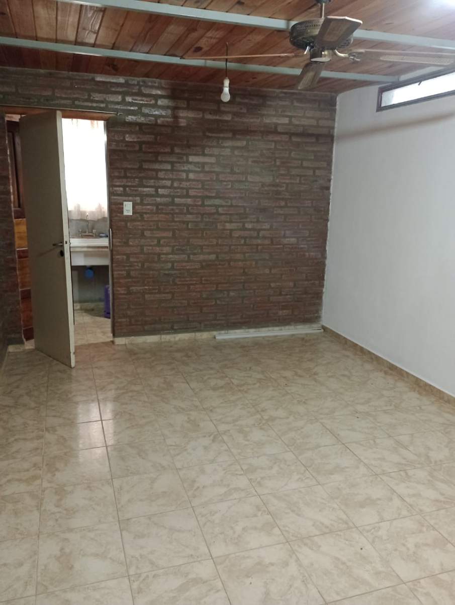 Casa de campo de dos dormitorios en alquiler, quincho , asador y garage