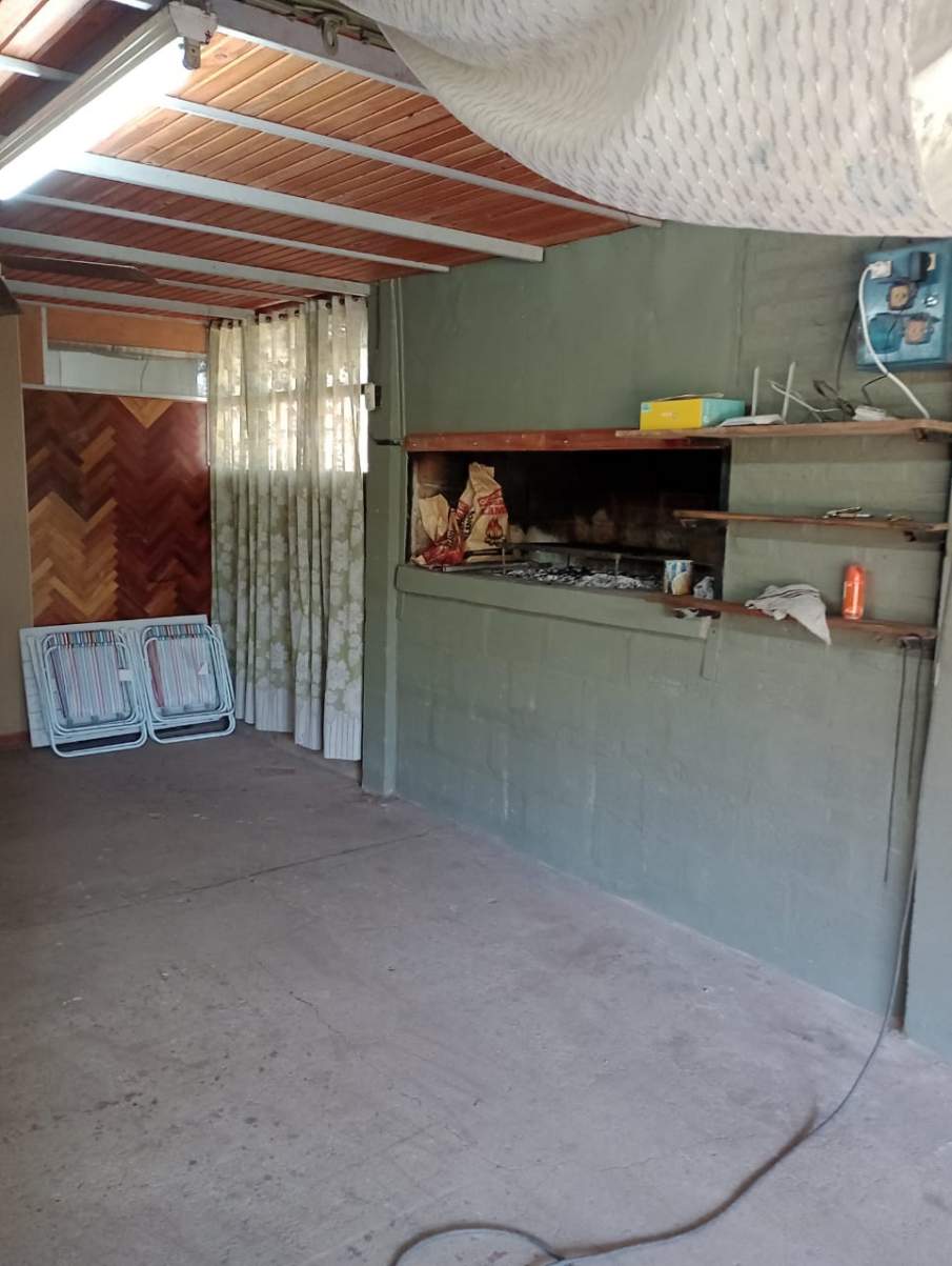 Casa de campo de dos dormitorios en alquiler, quincho , asador y garage