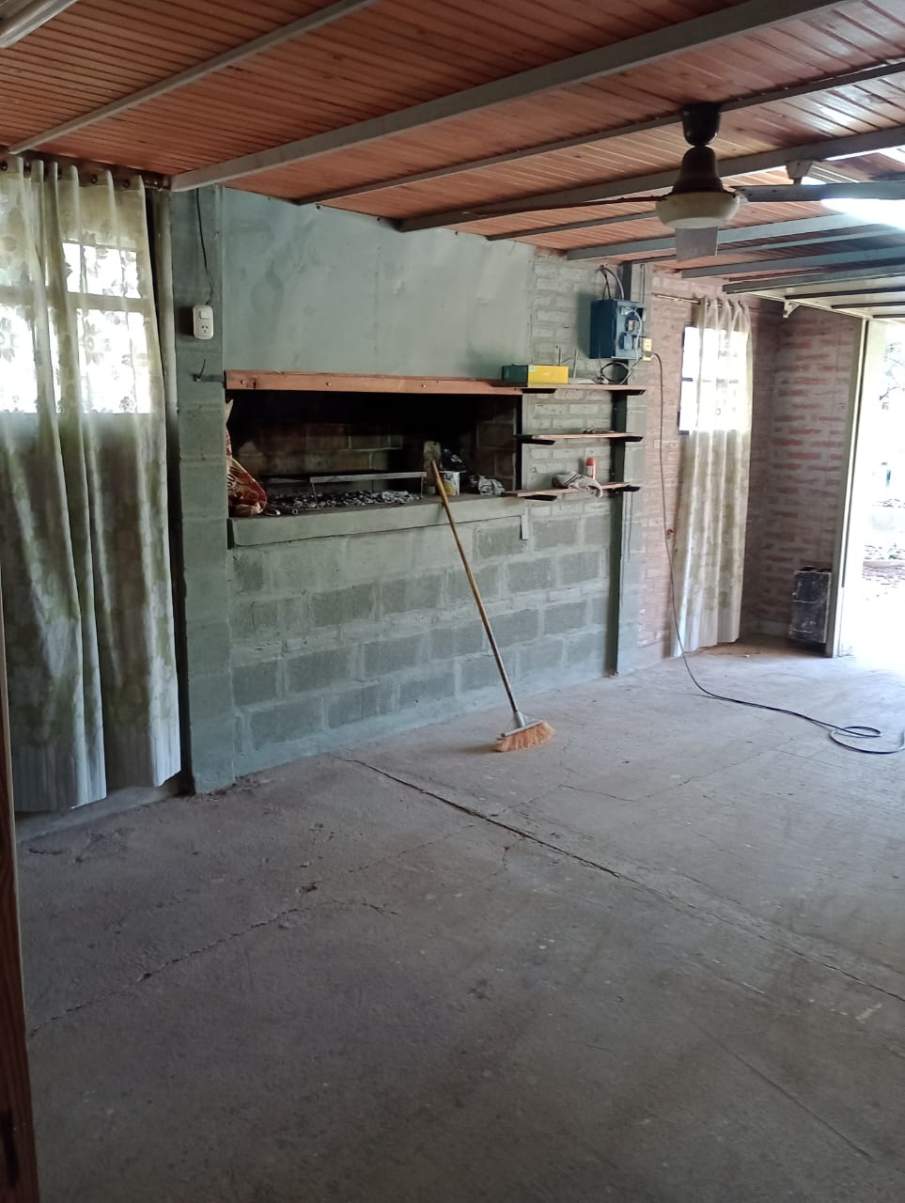 Casa de campo de dos dormitorios en alquiler, quincho , asador y garage