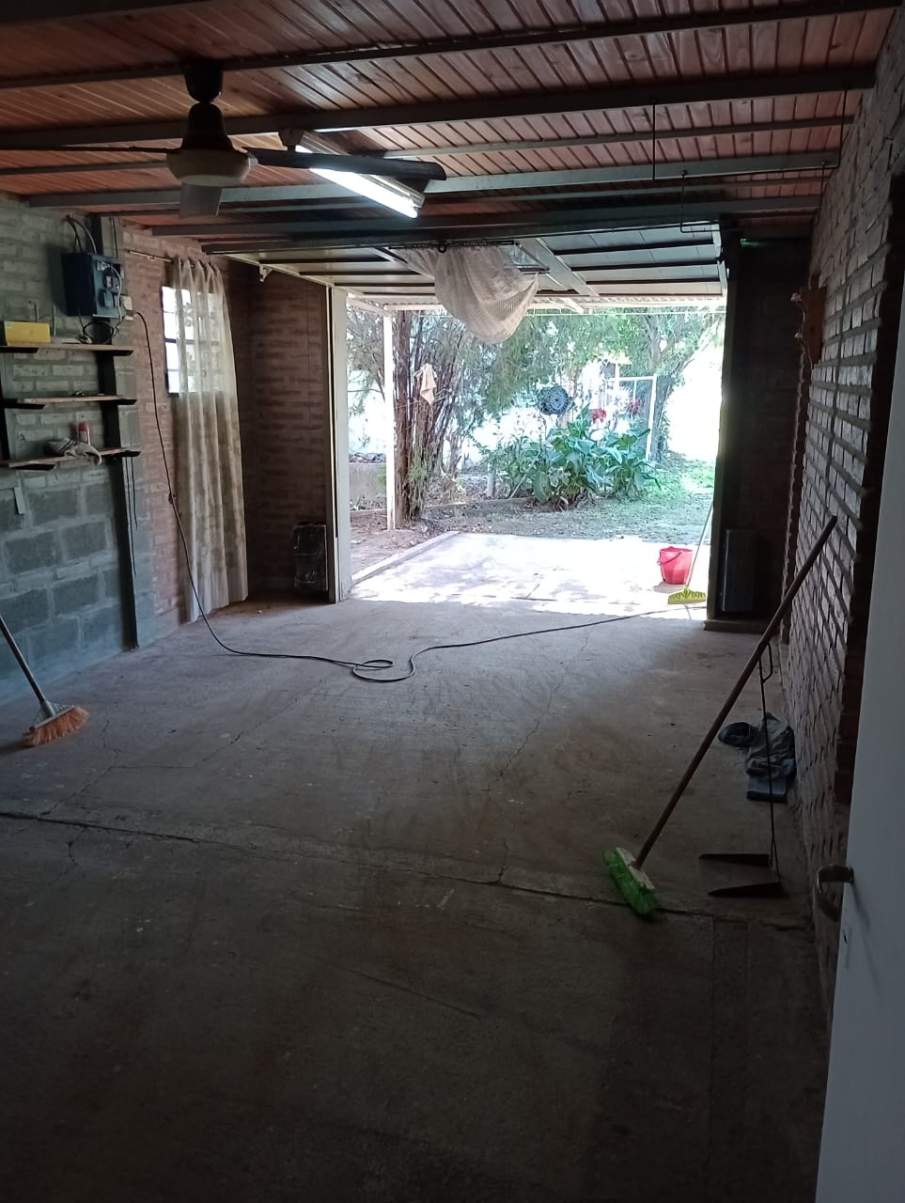 Casa de campo de dos dormitorios en alquiler, quincho , asador y garage