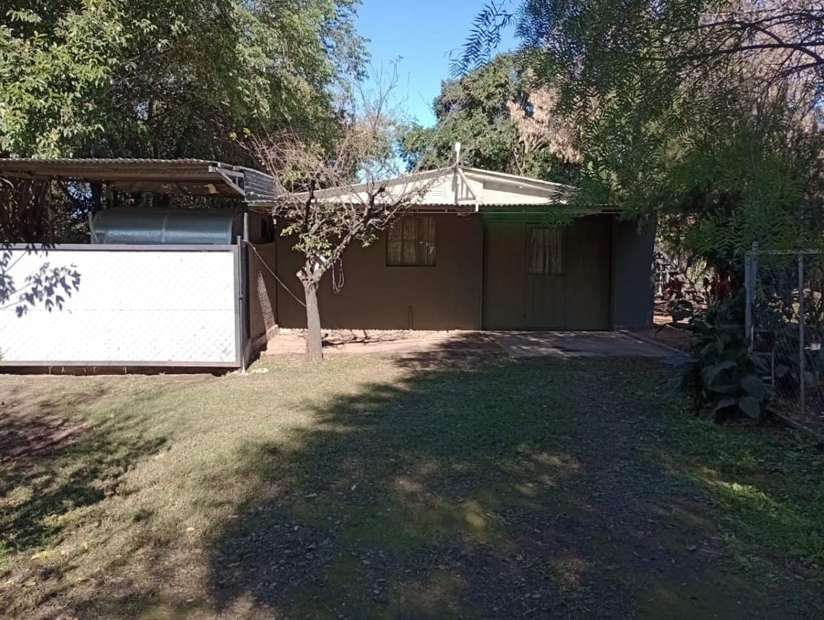 Casa de campo de dos dormitorios en alquiler, quincho , asador y garage