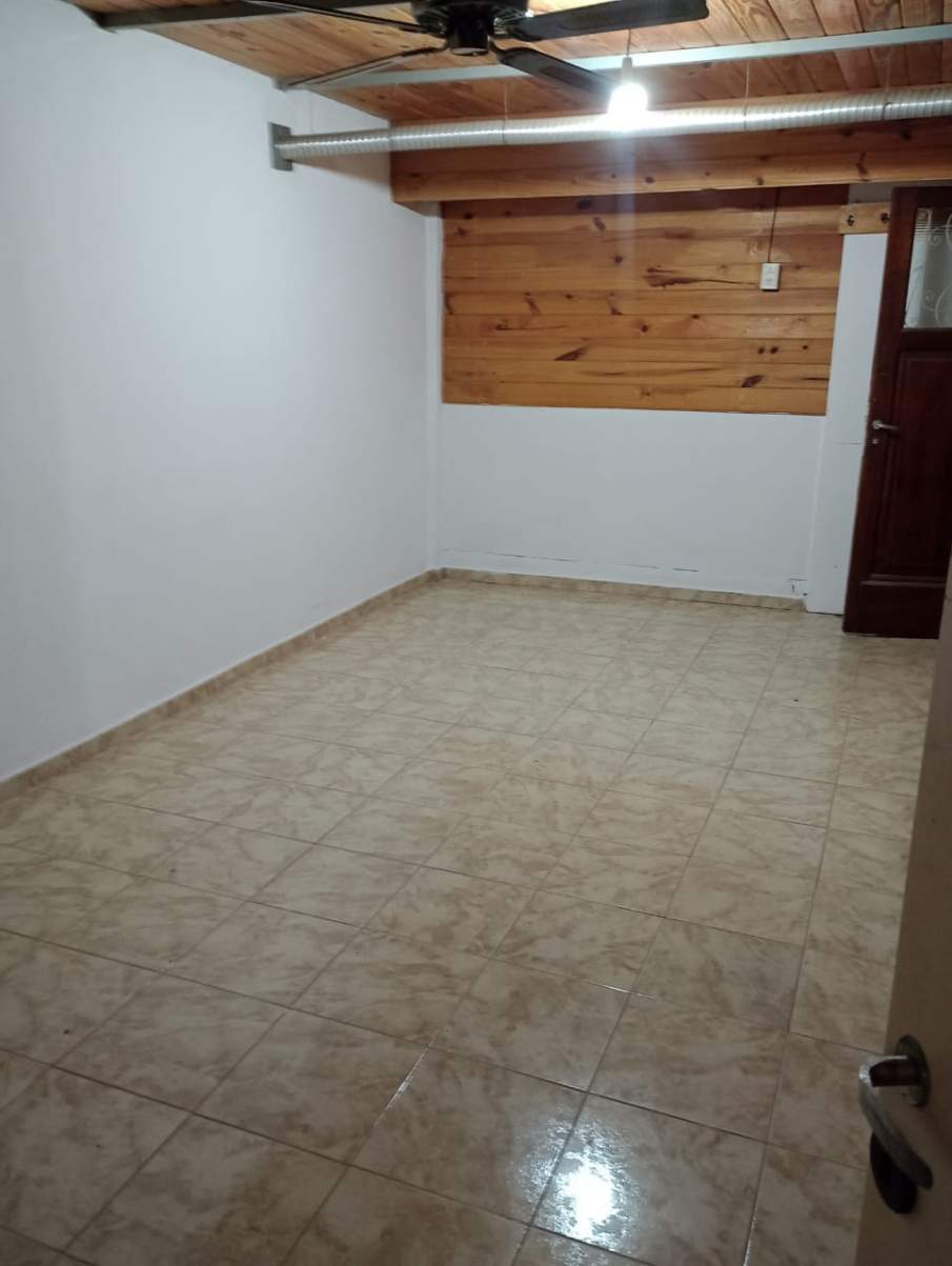 Casa de campo de dos dormitorios en alquiler, quincho , asador y garage