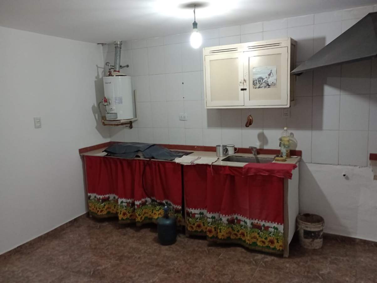 Casa de campo de dos dormitorios en alquiler, quincho , asador y garage