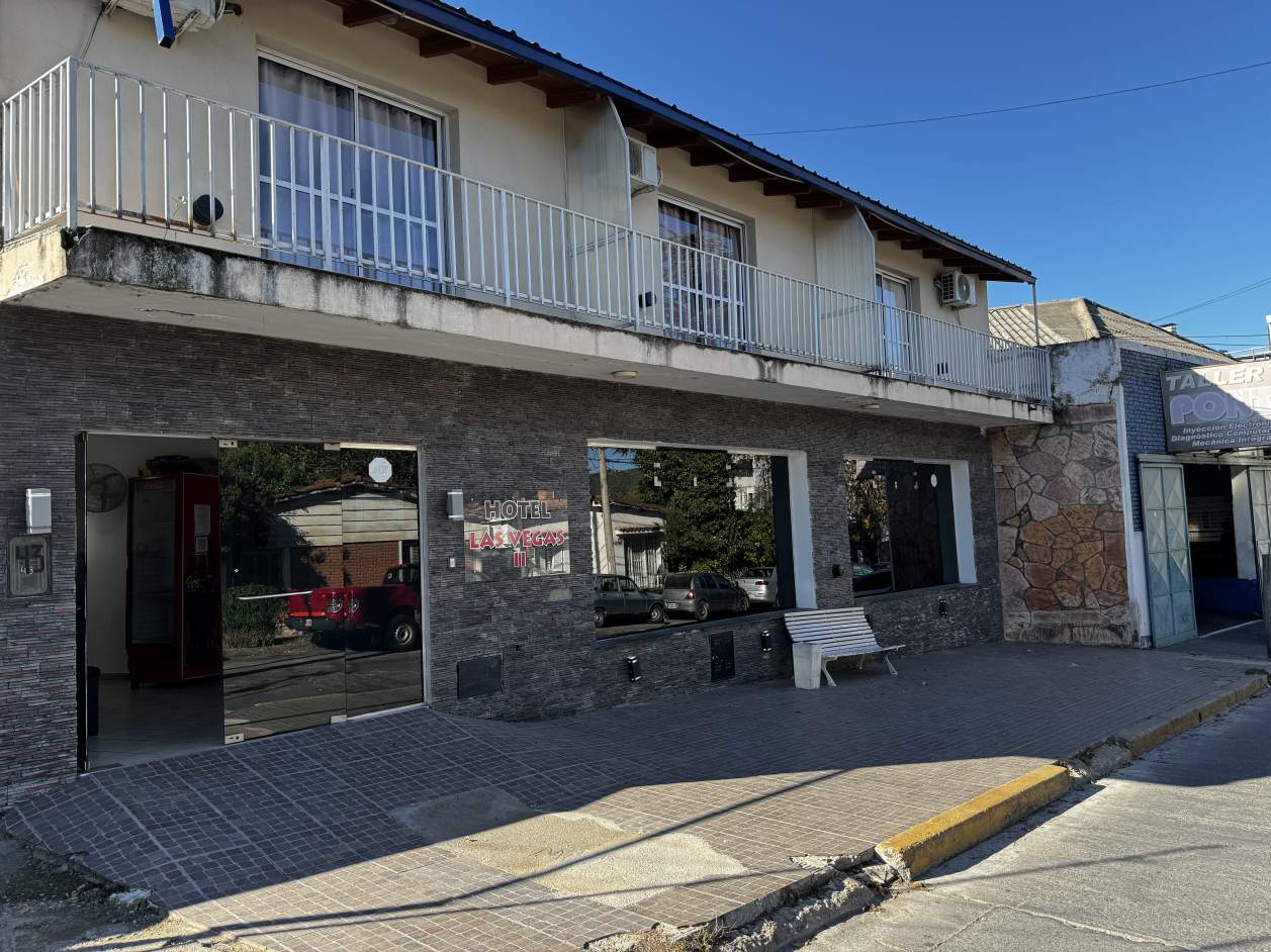 VENTA HOTEL CENTRICO CARLOS PAZ - EXCELENTE RENTA