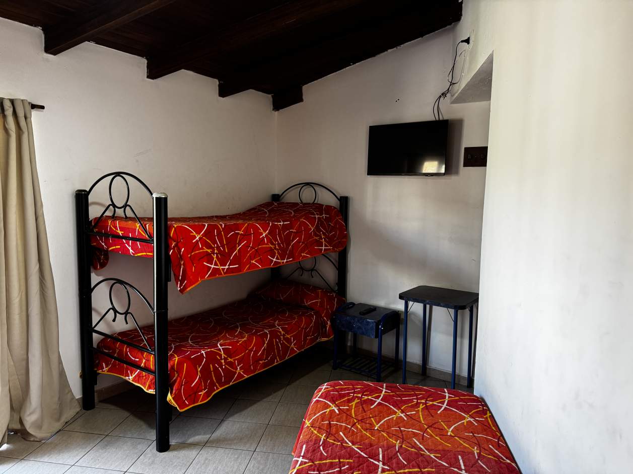 VENTA HOTEL CENTRICO CARLOS PAZ - EXCELENTE RENTA