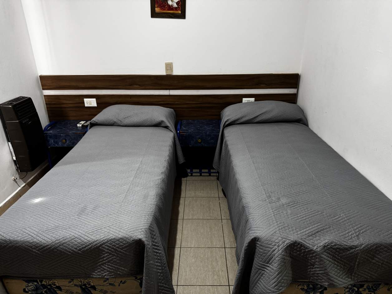 VENTA HOTEL CENTRICO CARLOS PAZ - EXCELENTE RENTA