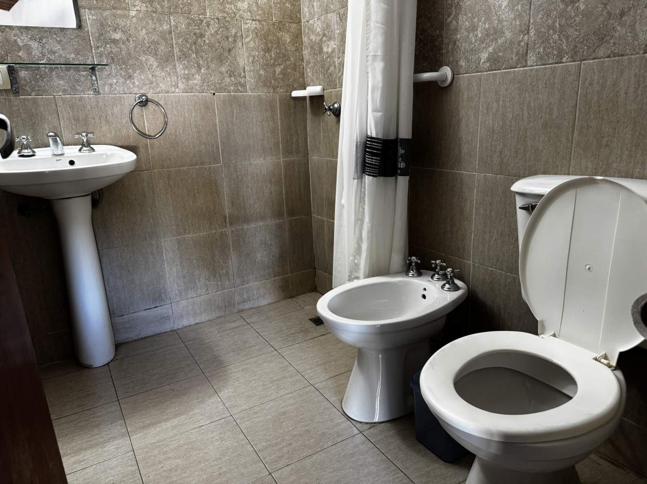 VENTA HOTEL CENTRICO CARLOS PAZ - EXCELENTE RENTA