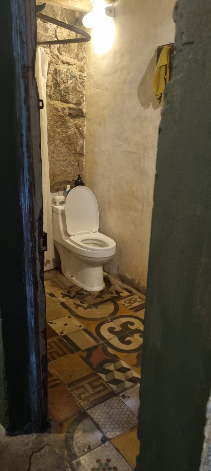 Casa con encanto nativo - Construcción exclusiva con materiales de demolición y autóctonos!