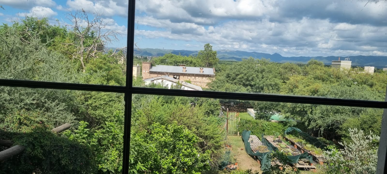 Casa con encanto nativo - Construcción exclusiva con materiales de demolición y autóctonos!