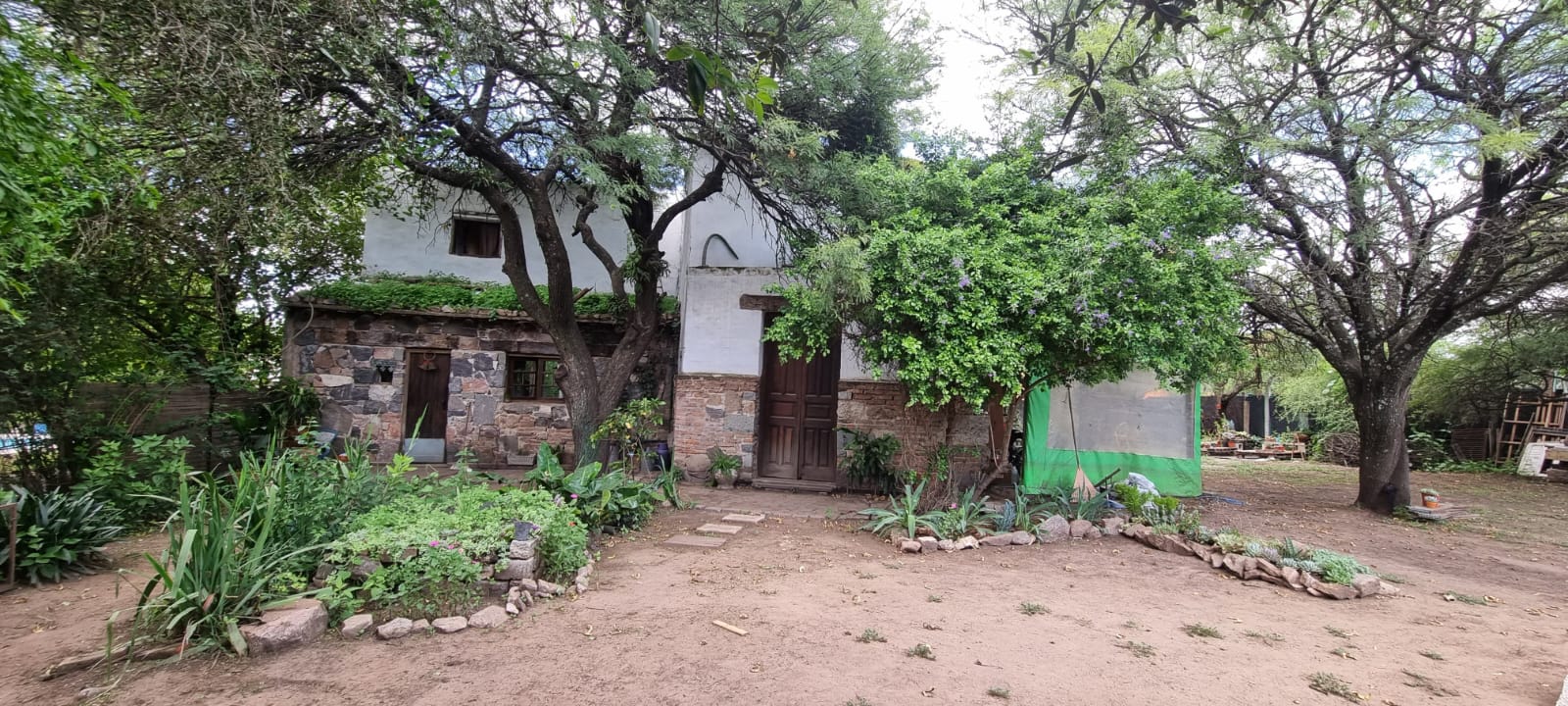 Casa con encanto nativo - Construcción exclusiva con materiales de demolición y autóctonos!