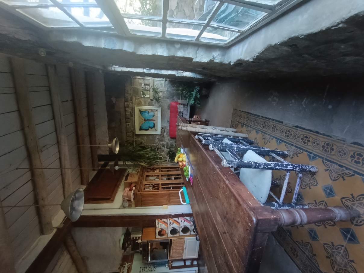 Casa con encanto nativo - Construcción exclusiva con materiales de demolición y autóctonos!