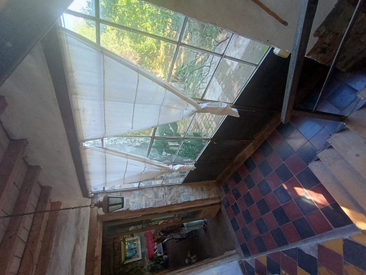 Casa con encanto nativo - Construcción exclusiva con materiales de demolición y autóctonos!