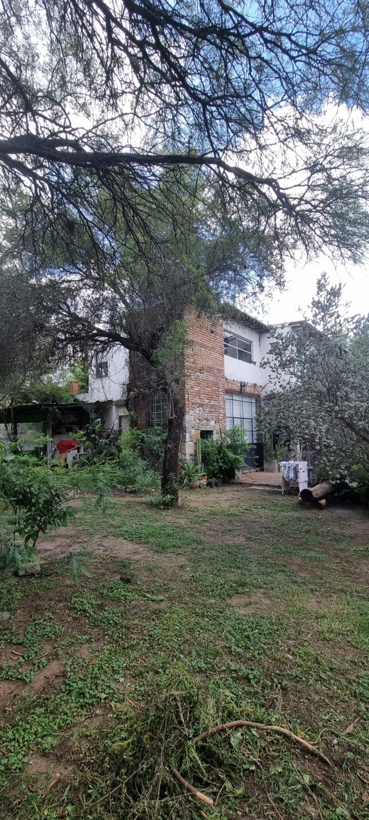 Casa con encanto nativo - Construcción exclusiva con materiales de demolición y autóctonos!