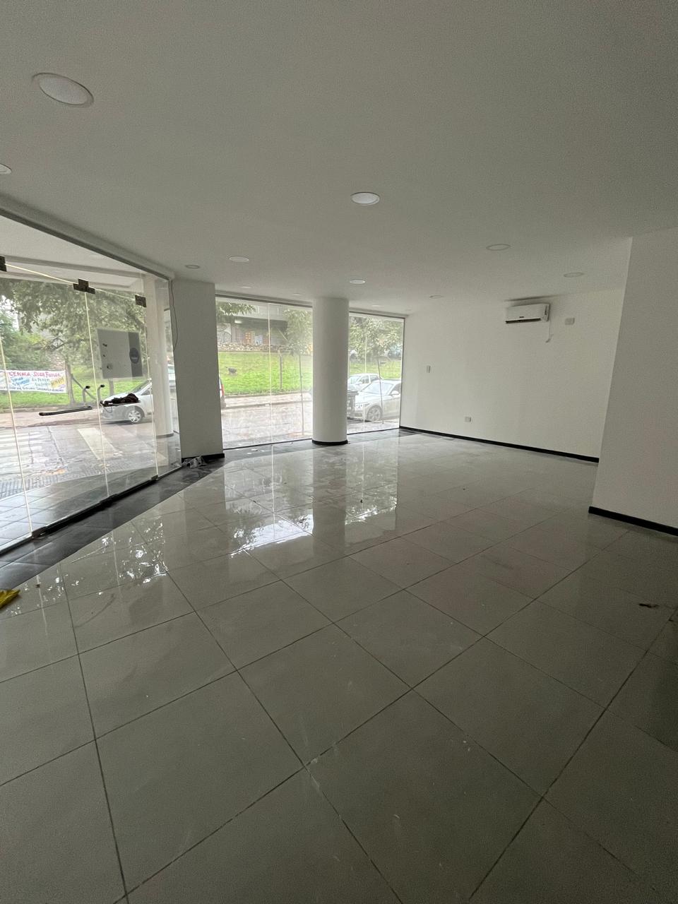 EN ALQUILER LOCAL COMERCIAL EN ESQUINA  NUEVA CÓRDOBA
