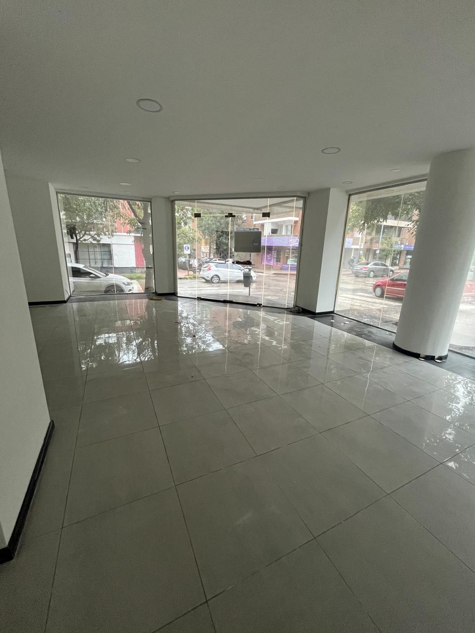 EN ALQUILER LOCAL COMERCIAL EN ESQUINA  NUEVA CÓRDOBA