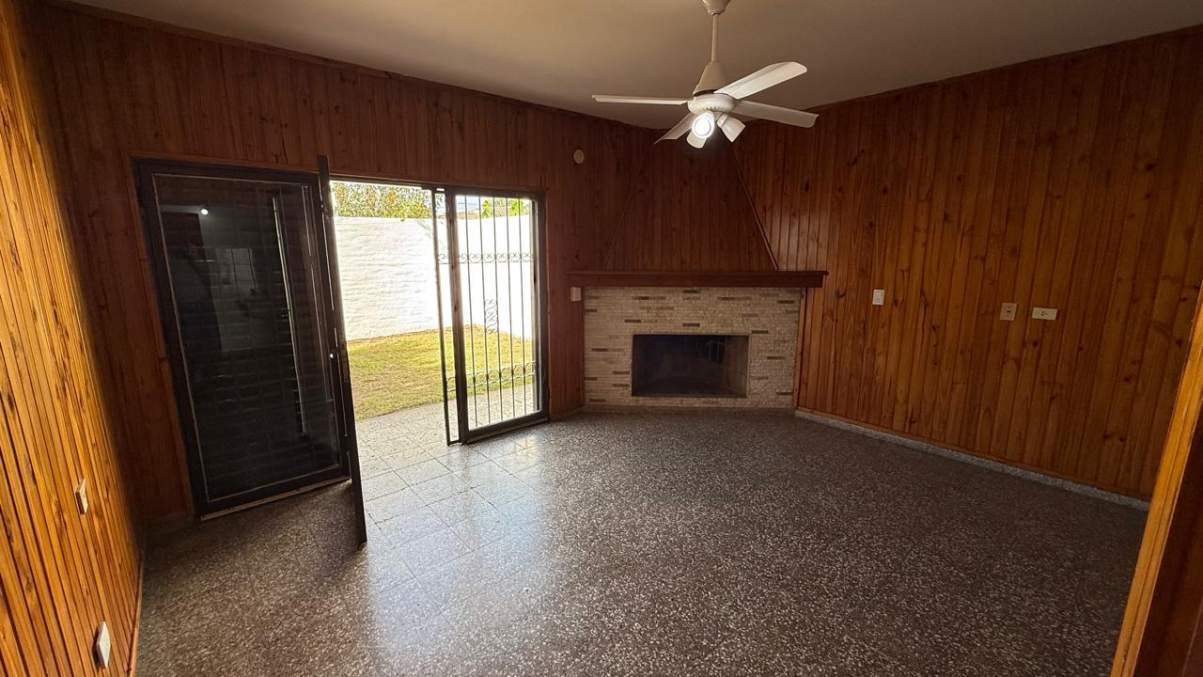 Casa en alquiler de 3 dormitorios con escritorio en Parque Horizonte