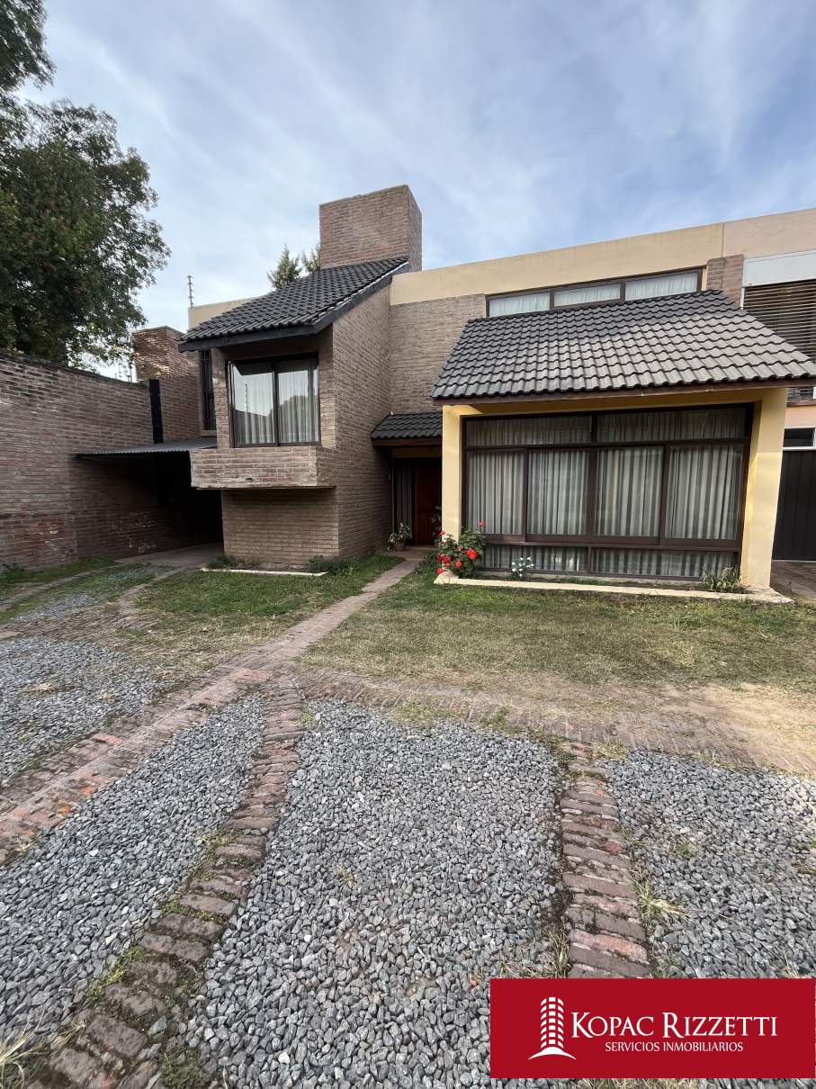 GRANJA DE FUNES (JUAN MANUEL GARZÓN 6062) - VENTA CASA DE 3 DORMITORIOS.