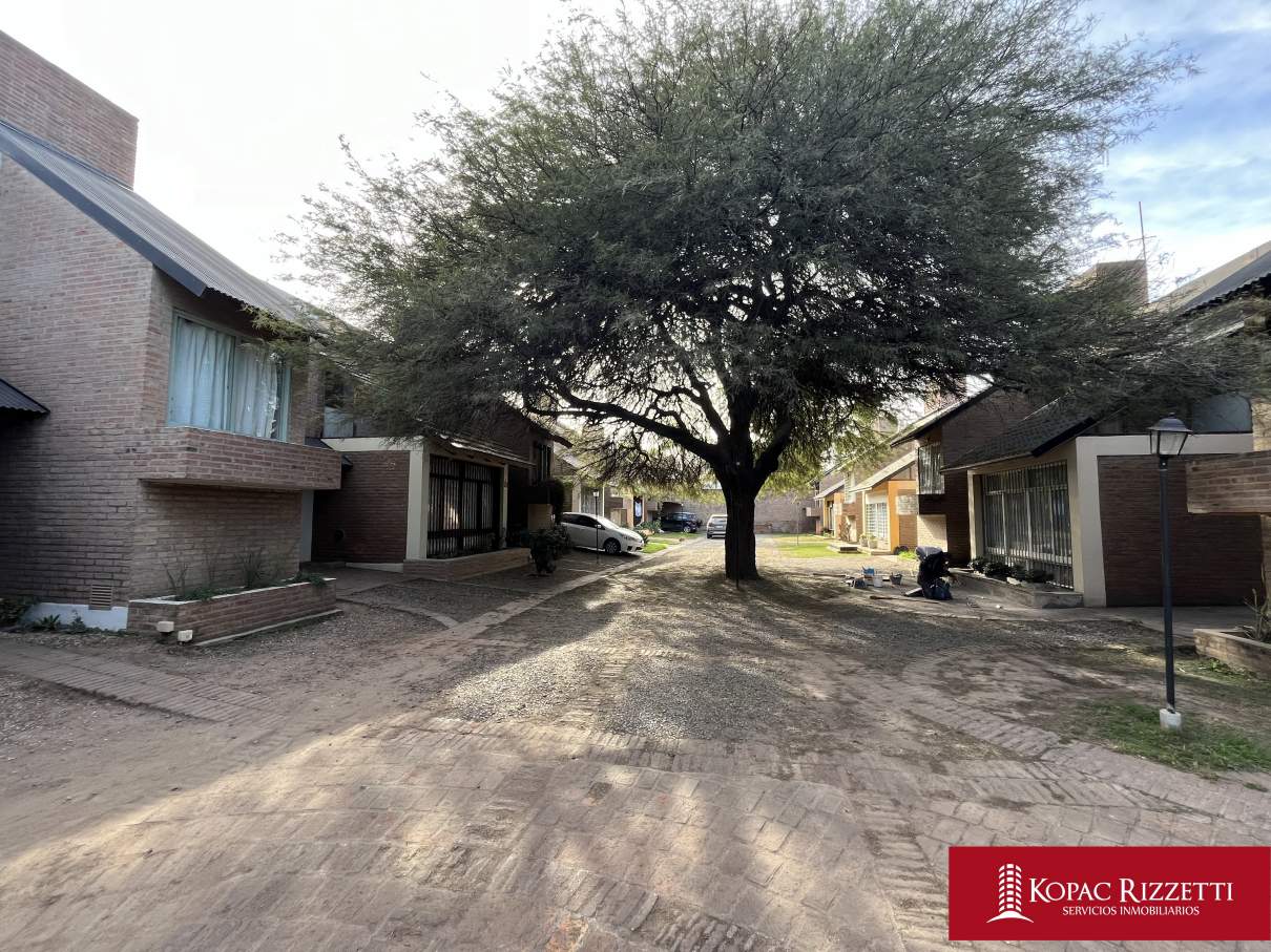 GRANJA DE FUNES (JUAN MANUEL GARZÓN 6062) - VENTA CASA DE 3 DORMITORIOS.