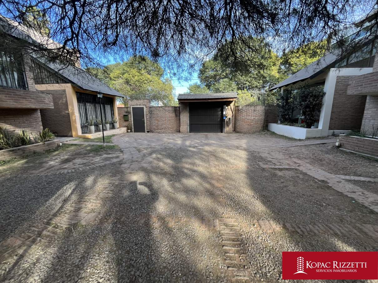 GRANJA DE FUNES (JUAN MANUEL GARZÓN 6062) - VENTA CASA DE 3 DORMITORIOS.