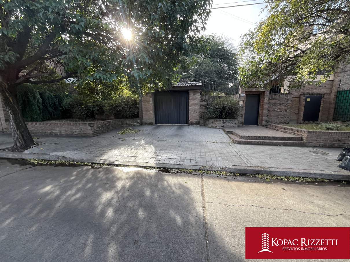 GRANJA DE FUNES (JUAN MANUEL GARZÓN 6062) - VENTA CASA DE 3 DORMITORIOS.