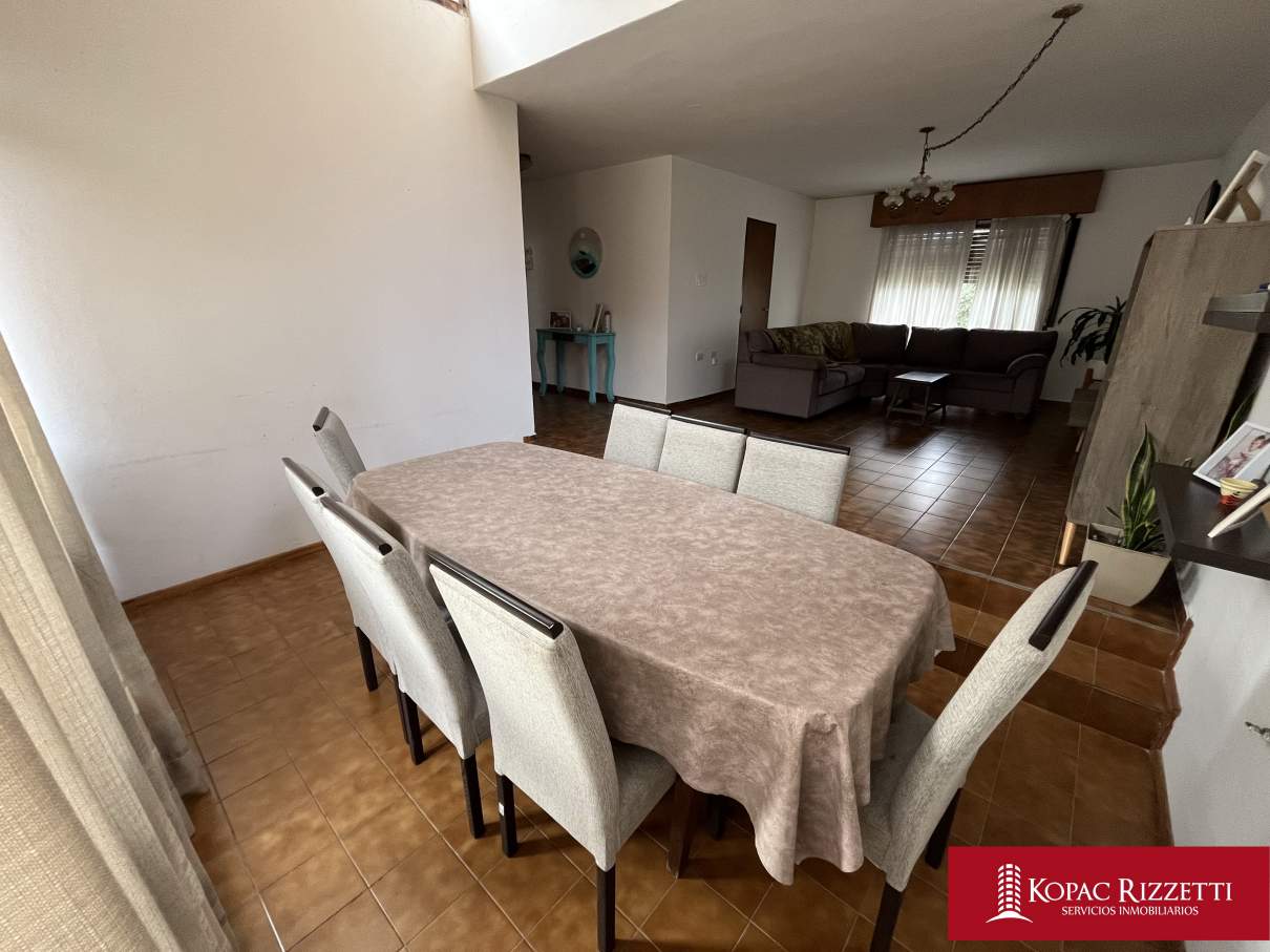 GRANJA DE FUNES (JUAN MANUEL GARZÓN 6062) - VENTA CASA DE 3 DORMITORIOS.