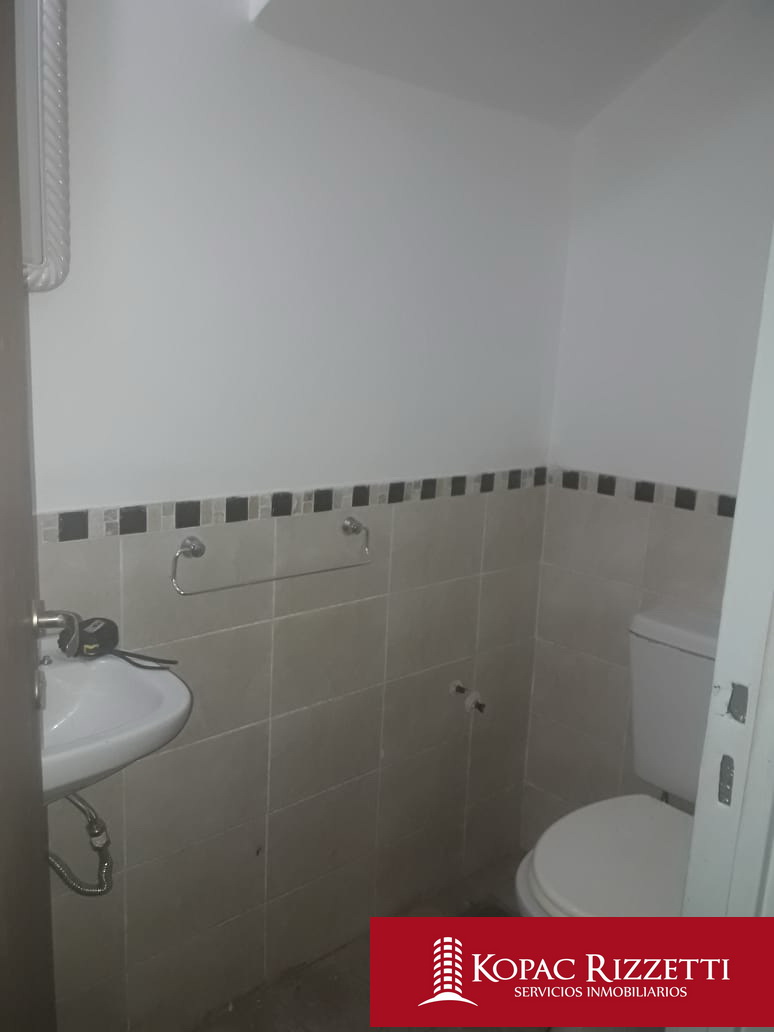 POETA LUGONES (MOLINA 2800) - VENTA CASA 3 DORMITORIOS