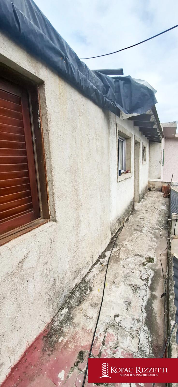 POETA LUGONES (RAUL CASARIEGO 4122) - VENTA CASA 3 DORMITORIOS CON DEPARTAMENTO DE 1 DORMITORIO