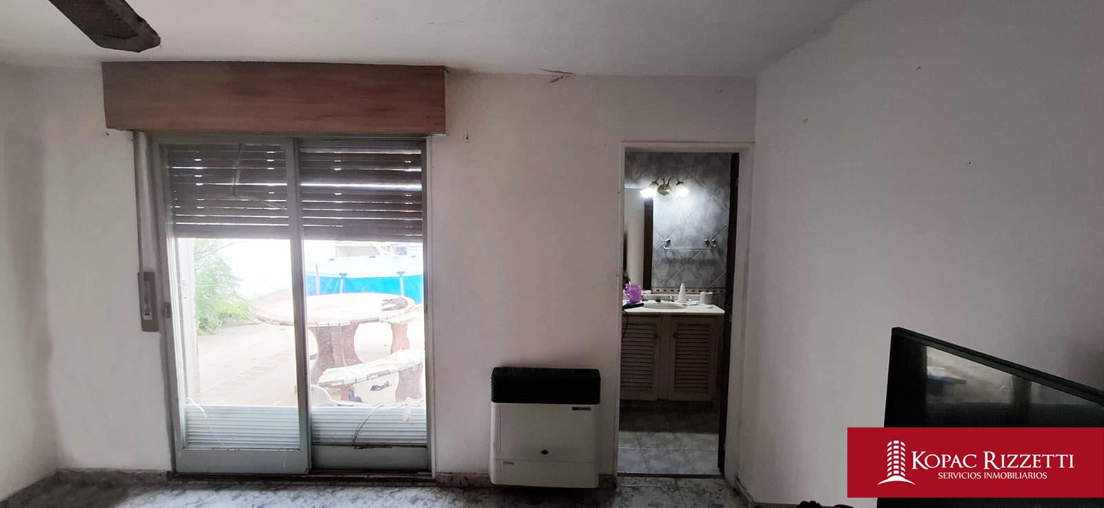 POETA LUGONES (RAUL CASARIEGO 4122) - VENTA CASA 3 DORMITORIOS CON DEPARTAMENTO DE 1 DORMITORIO