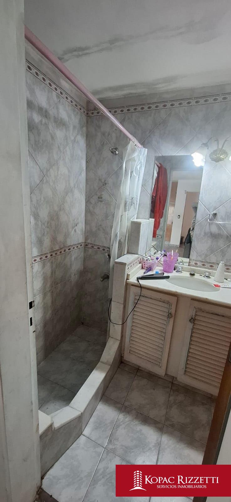 POETA LUGONES (RAUL CASARIEGO 4122) - VENTA CASA 3 DORMITORIOS CON DEPARTAMENTO DE 1 DORMITORIO