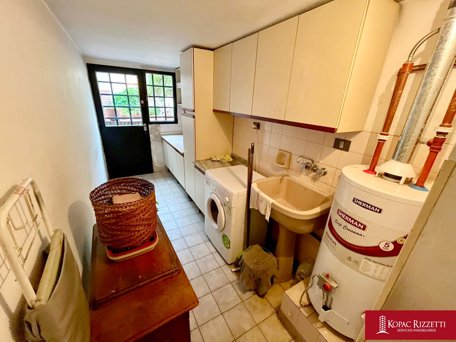 CASA DE CATEGORIA SOBRE AV. SANTA FE - 3 PLANTAS