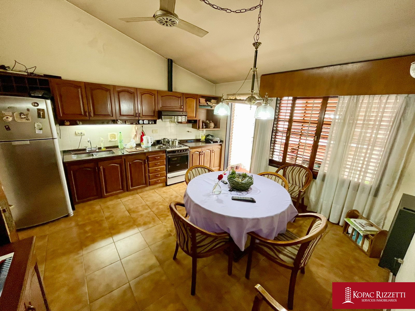 CASA DE CATEGORIA SOBRE AV. SANTA FE - 3 PLANTAS