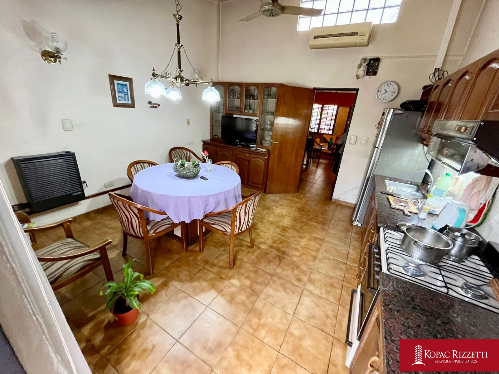 CASA DE CATEGORIA SOBRE AV. SANTA FE - 3 PLANTAS