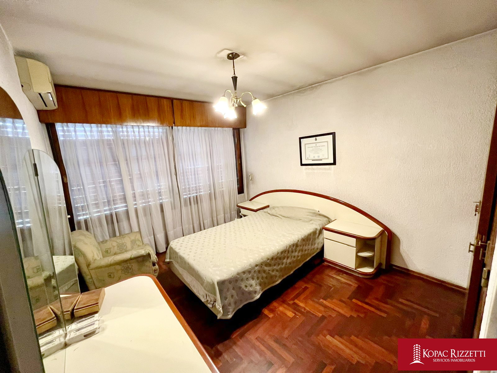 CASA DE CATEGORIA SOBRE AV. SANTA FE - 3 PLANTAS