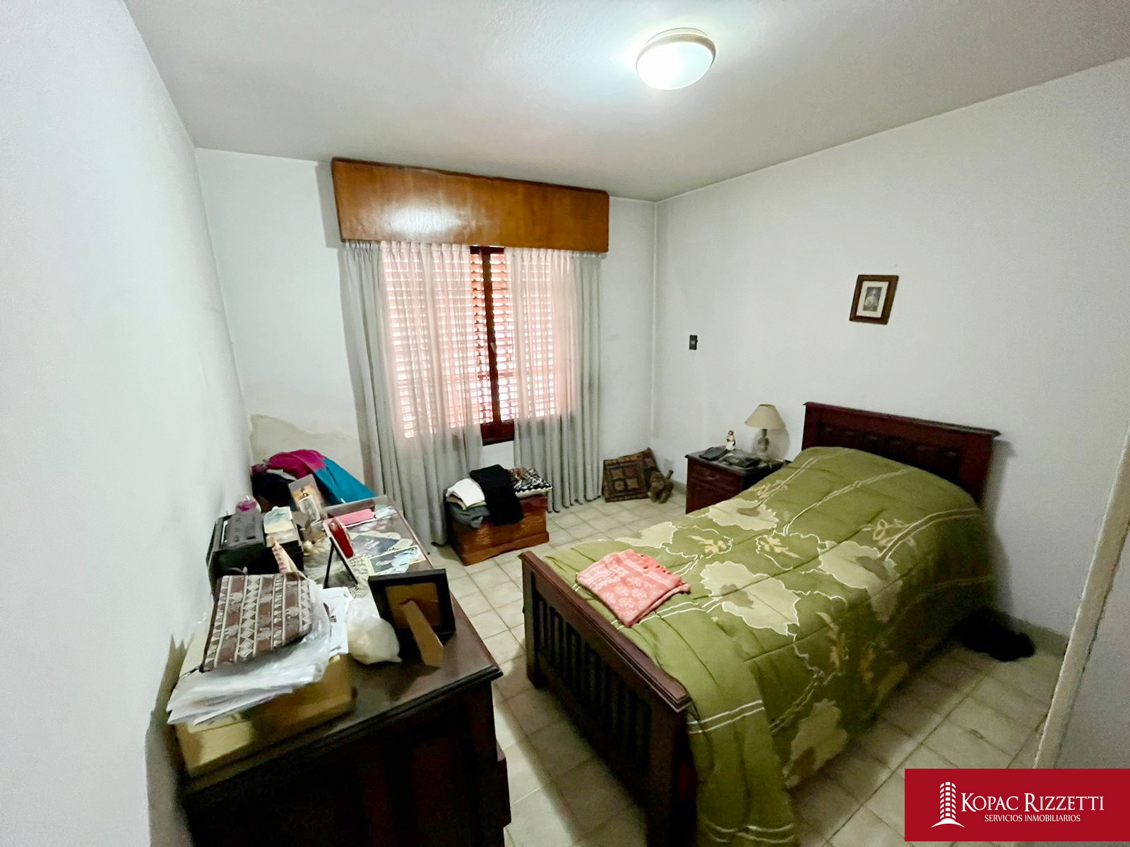 CASA DE CATEGORIA SOBRE AV. SANTA FE - 3 PLANTAS