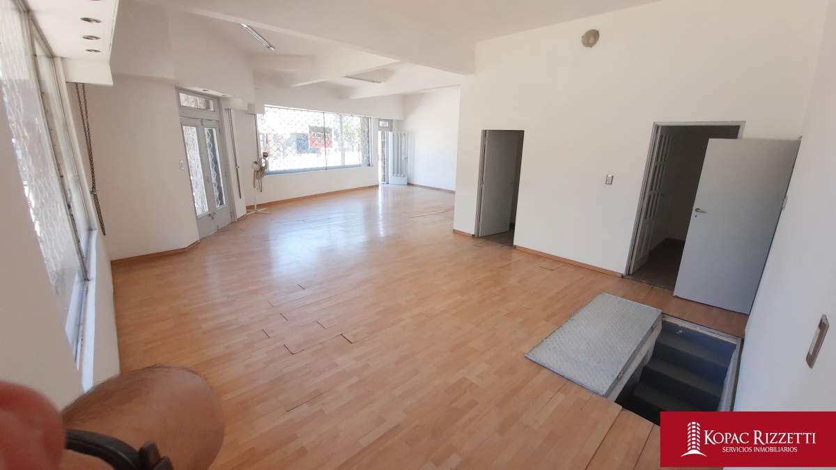 SAN MARTÍN (CASTRO BARROS 910) - VENTA LOCAL 106 M2.