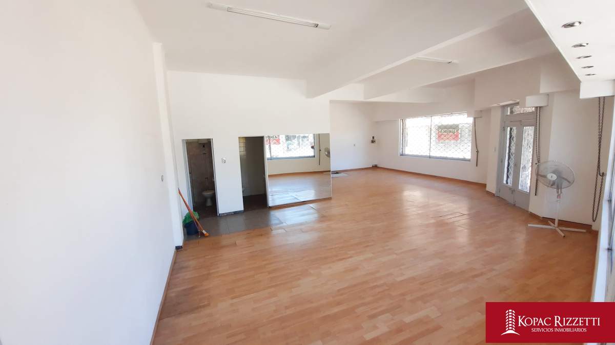 SAN MARTÍN (CASTRO BARROS 910) - VENTA LOCAL 106 M2.