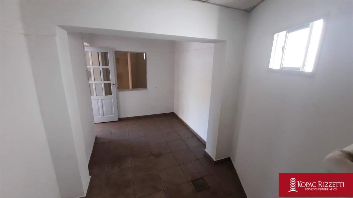 SAN MARTÍN (CASTRO BARROS 910) - VENTA LOCAL 106 M2.