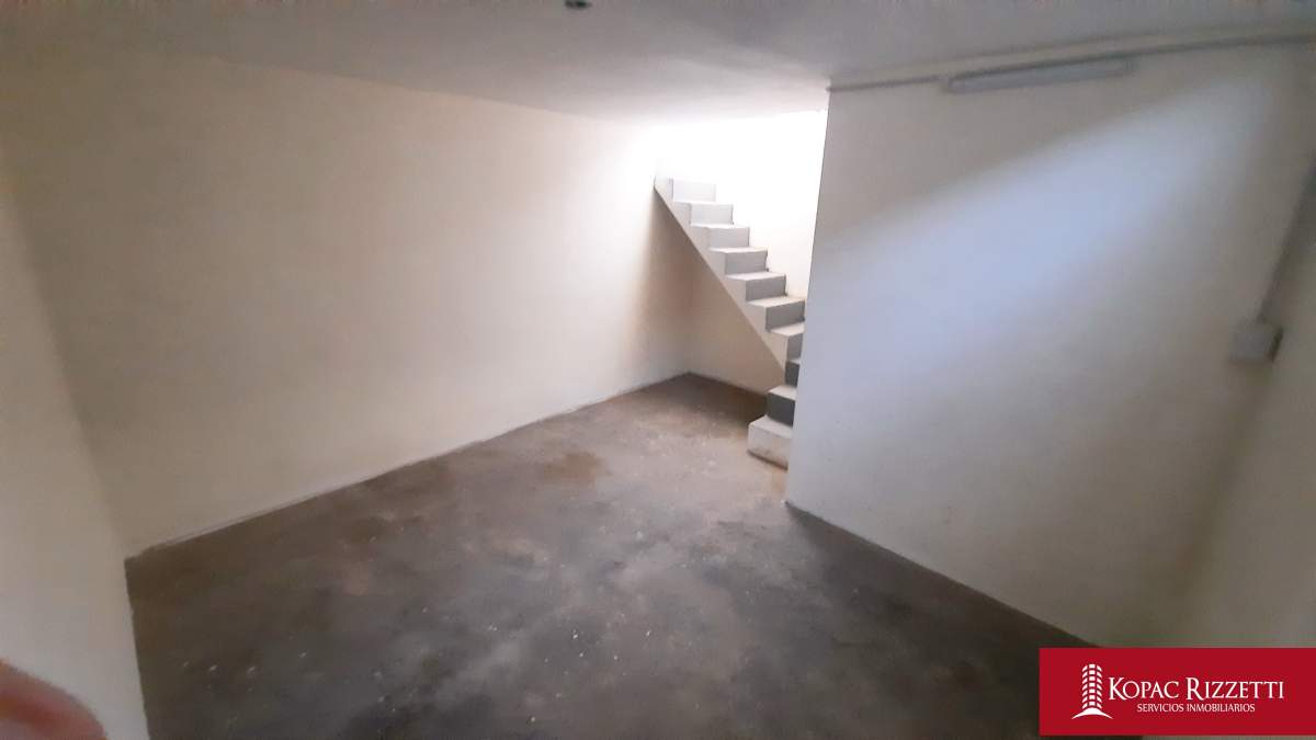 SAN MARTÍN (CASTRO BARROS 910) - VENTA LOCAL 106 M2.