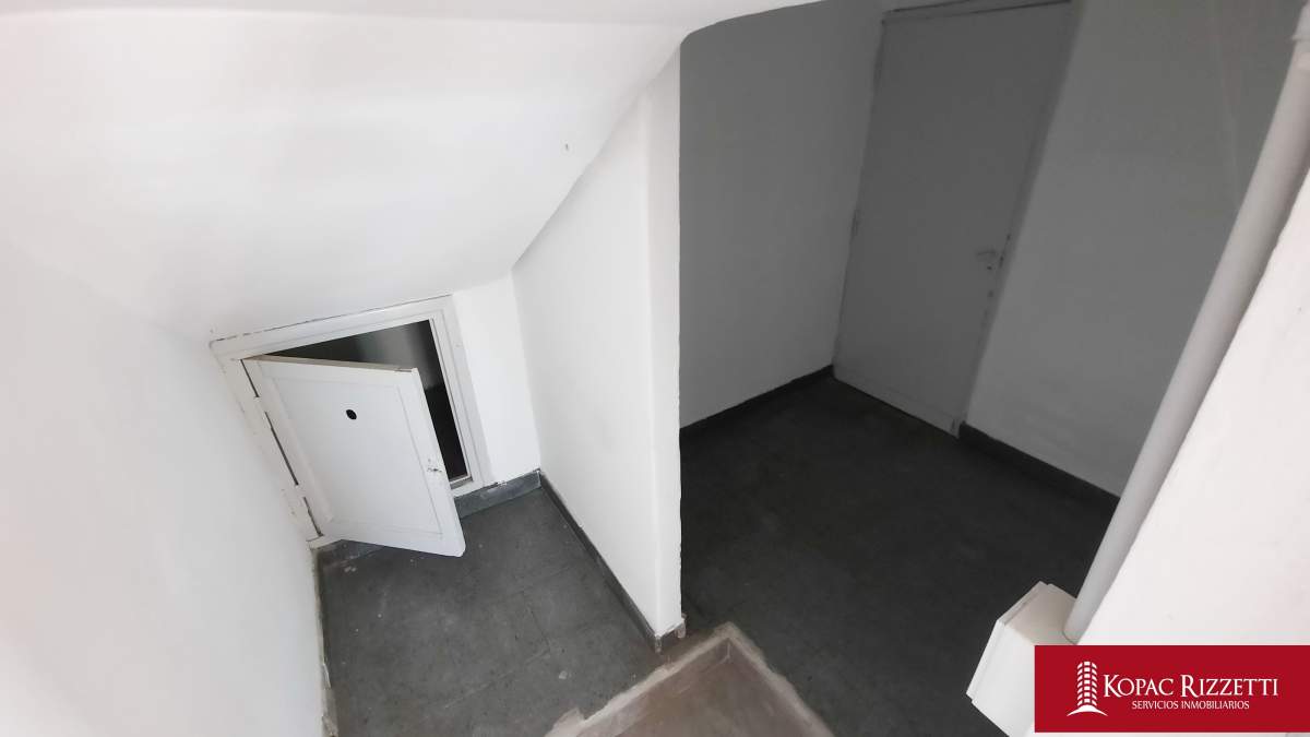 SAN MARTÍN (CASTRO BARROS 910) - VENTA LOCAL 106 M2.