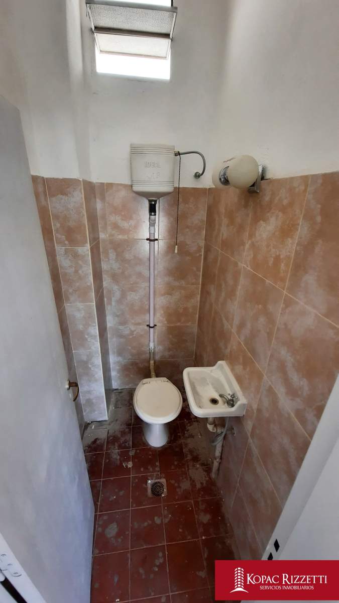 SAN MARTÍN (CASTRO BARROS 910) - VENTA LOCAL 106 M2.